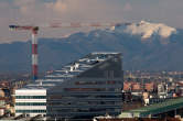 20100305_162623 Edificio Vittoria Assicurazioni e monte Generoso.jpg